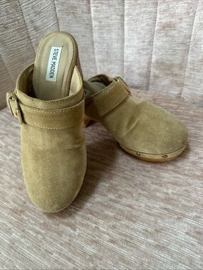 Steve Madden Suede Clogs Women's Size 9.5 Tan Buckle Heel Wood Studded